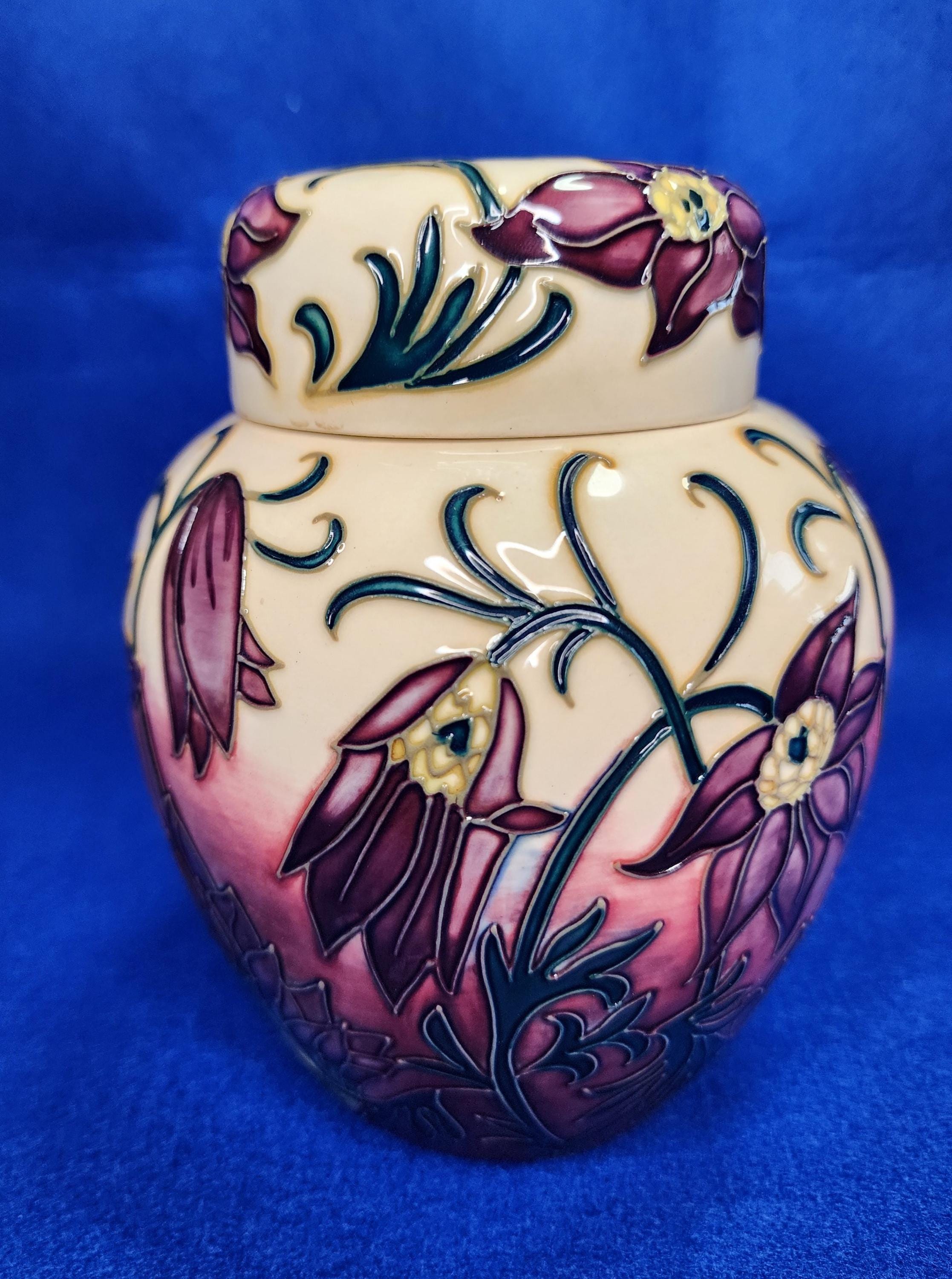 Moorcroft ムーアクラフト　花瓶 William Moorcroft VNTG Pottery MINI BUD Vase Hibiscus Flowers