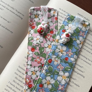 Cute Floral Fabric Bookmark – Handmade Book Lover Gift – Cute Reading Accessory, Trendy Bookmarks, fabric bookmark with charm,charm bookmark