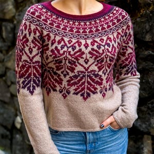 Maple Hollow Knitting Pattern in English, German, Danish, Spanish and French