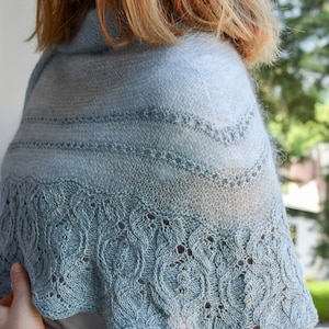 My Oasis Shawl Knitting Pattern: Triangular Lace Shawl (English, German)