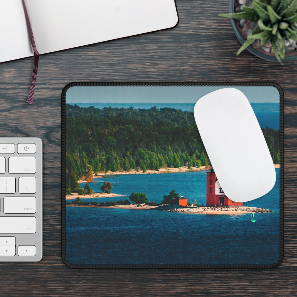 Round Island Lighthouse Gaming Mouse Pad - Captivating Mackinac Island ...