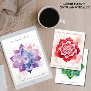 Puede incluir: Tres tarjetas de afirmaci&oacute;n digitales imprimibles con ilustraciones de acuarela de mandalas y citas inspiradoras. La primera tarjeta presenta un mandala morado y azul con la cita "Estoy alineado con la energ&iacute;a del amor puro y la luz". La segunda tarjeta presenta un mandala rojo con la cita "Conf&iacute;o en la abundancia del universo, sabiendo que estoy apoyado y seguro". La tercera tarjeta presenta un mandala verde con la cita "Para el amor y la compasi&oacute;n".