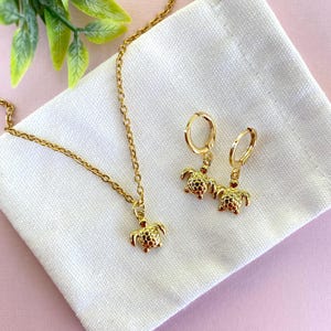 Conjunto de collar y pendientes de tortuga chapados en oro de 18 quilates, joyería de vida marina, delicado regalo oceánico para ella, accesorios de playa de verano, modernas y lindas joyas de boda.