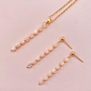 Pendientes de bola chapados en oro de 24 k con cuentas de concha de agua dulce rosa, conjunto de collar de cadena chapado en oro de 18 k, regalo del Día de la Madre, conjunto colgante de moda
