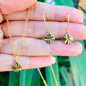 Naszyjnik z czterema liśćmi koniczyny platerowany 18-karatowym złotem, kolczyki, zestaw Lucky Clover Jewelry, minimalistyczny prezent na dzień matki, biżuteria wisząca, modny, delikatny prezent
