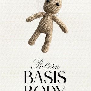 Könnte beinhalten: Ein gehäkelter Puppenkörper in hellbrauner Farbe, mit ausgestreckten Armen und Beinen. Der Text "Pattern BASIS BODY" wird in großen, fetten Buchstaben angezeigt. Der Text "Moms' Crochet Paradise" ist über der Puppe gewölbt.