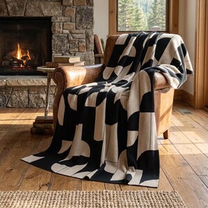 Abstract Organic knitted Pattern Throw Blanket | Aesthetic Black Cream Knitted | Modern Minimalist Sofa & Living Room Decor 130x170 cm