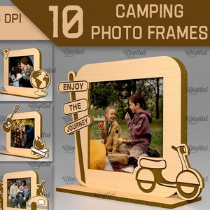 Op de afbeelding: Tien digitale snijbestanden voor campingfotolijsten. De frames zijn gemaakt van hout en hebben een rustieke uitstraling. Elk frame heeft een ander ontwerp met een campingthema, zoals een kampvuur, een tent, een kompas en een camper. De frames zijn perfect om foto's van je favoriete campingherinneringen te tonen.