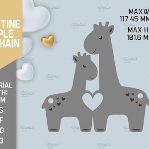 K&ouml;nnte beinhalten: Ein Schl&uuml;sselanh&auml;nger in Form eines Giraffenpaares in Grau und Braun mit einem Herz in der Mitte. Der Schl&uuml;sselanh&auml;nger ist 11,75 cm breit und 10,16 cm hoch.