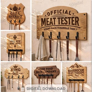 Könnte beinhalten: Eine Sammlung von zehn Holzschildern zum Thema Grillen mit verschiedenen Designs und Texten wie "Grill Master" und "BBQ Time". Jedes Schild hat Haken zum Aufhängen von Grillwerkzeugen. Geeignet für jede Materialstärke.