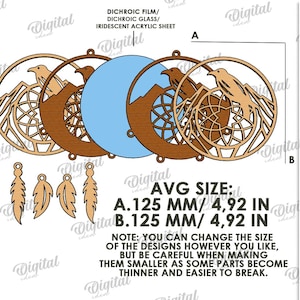 Peut inclure: Mod&egrave;le num&eacute;rique &agrave; d&eacute;couper au laser, avec des &eacute;l&eacute;ments en bois. Comprend des motifs circulaires avec des oiseaux, des montagnes et des attrape-r&ecirc;ves, ainsi que des pendentifs en forme de plumes. Taille moyenne 125 mm. Texte: "SUITED FOR ANY MATERIAL THICKNESS."