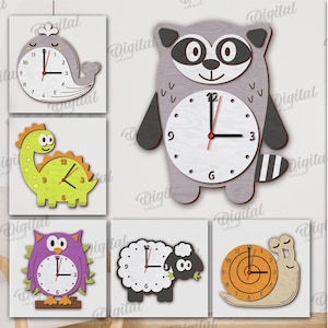 Puede incluir: Diez diseños diferentes para una esfera de reloj, cada uno con un animal o forma diferente. Los diseños incluyen un pingüino, una ballena, un erizo, un dinosaurio, un oso, un búho, una oveja, un caracol, un perezoso y un mapache. Las esferas de reloj son todas blancas con números y manecillas negros. Los diseños son adecuados para cualquier grosor de material.
