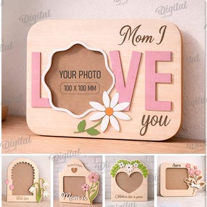 Op de afbeelding: Een collectie van tien houten fotolijstontwerpen met florale accenten en tekst. Het centrale frame toont de tekst Mom I LOVE you met een madeliefje. Andere frames bevatten hartvormen, ronde uitsneden en diverse bloemmotieven.