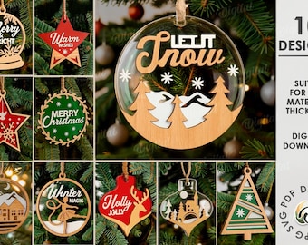 Op de afbeelding: Een verzameling van tien kerstornamentontwerpen, waaronder sterren, cirkels en een boomvorm. De ornamenten bevatten feestelijke zinnen als "Merry & Bright" en "Let it Snow" en zijn gemaakt van hout en acryl.