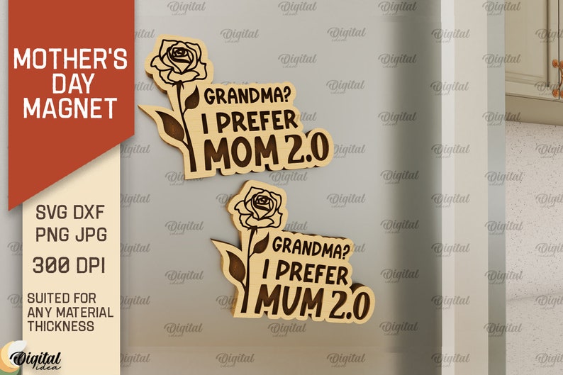 Może przedstawiać: Dwa drewniane znaki z motywem r&oacute;ży i tekstem "Grandma? I prefer Mom 2.0" i "Grandma? I prefer Mum 2.0".