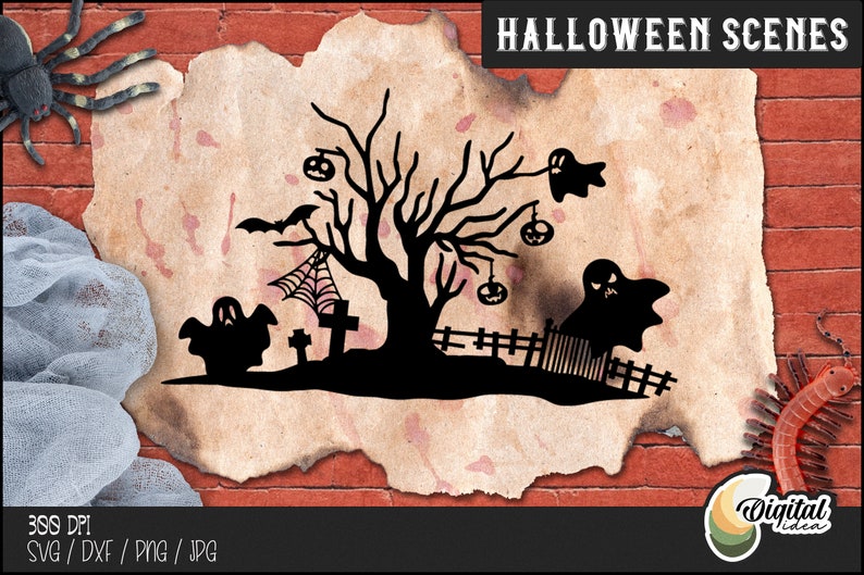 Może przedstawiać: Czarno-biała sylwetka przerażającej sceny halloweenowej z drzewem, duchami, pajęczyną i ogrodzeniem. Scena znajduje się na brązowym, teksturowanym tle z czerwonymi plamami.