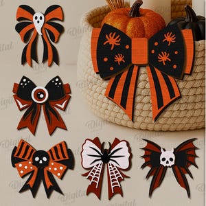 K&ouml;nnte beinhalten: Eine Sammlung von zehn Halloween-Bogen-Designs in Schwarz, Orange und Wei&szlig;. Die B&ouml;gen zeigen verschiedene gruselige Elemente wie Spinnen, Totenk&ouml;pfe, Flederm&auml;use und Geister. Das Bild enth&auml;lt auch den Text "10 Designs" und "Digitaler Download".