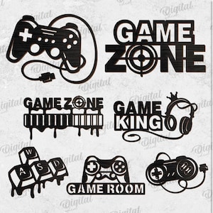 Può includere: Design digitali in bianco e nero con elementi di gioco. Include controller, cuffie, tasti della tastiera e design del mouse. Il testo include "GAME ZONE", "GAME KING" e "GAME ROOM". Include anche "10 DESIGNS" e "SUITED FOR ANY MATERIAL THICKNESS".