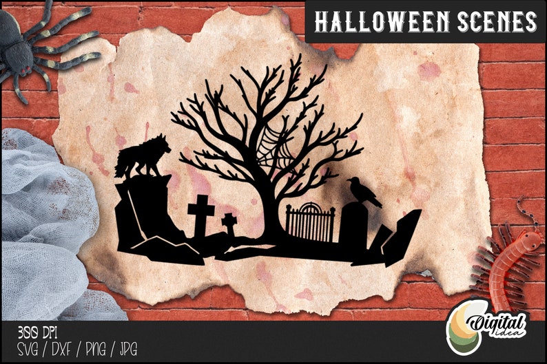 Może przedstawiać: Czarno-biała sylwetka mrocznej sceny halloweenowej z wilkiem, drzewem z pajęczyną, bramą, nagrobkiem i krukiem. Scena rozgrywa się na brązowym, teksturowanym tle.