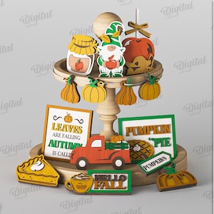 以下が含まれることがあります： 秋をテーマにした装飾が施された木製の段重ねトレイ。ノーム、カボチャ、トラック、そして「Hello Fall」や「Pumpkin Pie」などのフレーズが書かれたサインが含まれています。あらゆる材料の厚さに適しています。