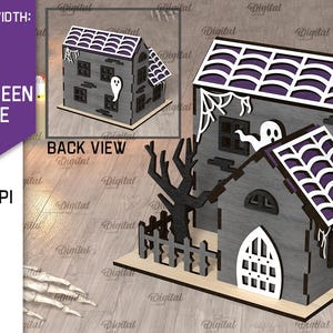 K&ouml;nnte beinhalten: Ein 3D-Halloweenhaus aus grauem Holz mit wei&szlig;en und lila Akzenten. Das Haus zeigt einen Geist, Spinnweben und einen Baum. Der Text "3D Halloween House" ist sichtbar. Materialbreite: 3 mm.