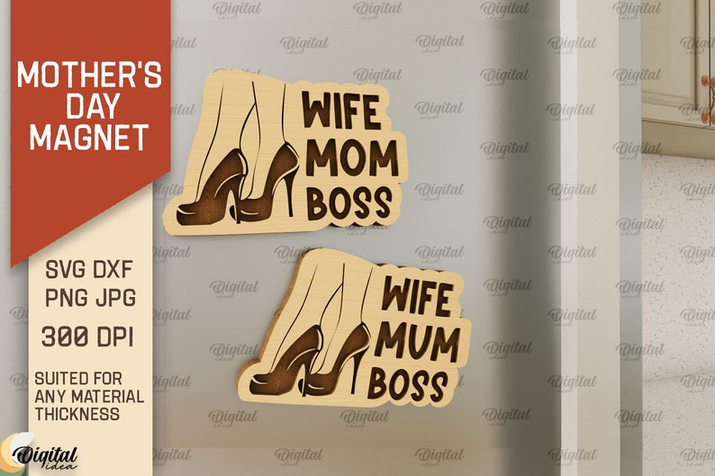 Może przedstawiać: Dwa drewniane znaki z parą szpilek i tekstem "Wife Mom Boss" i "Wife Mum Boss".