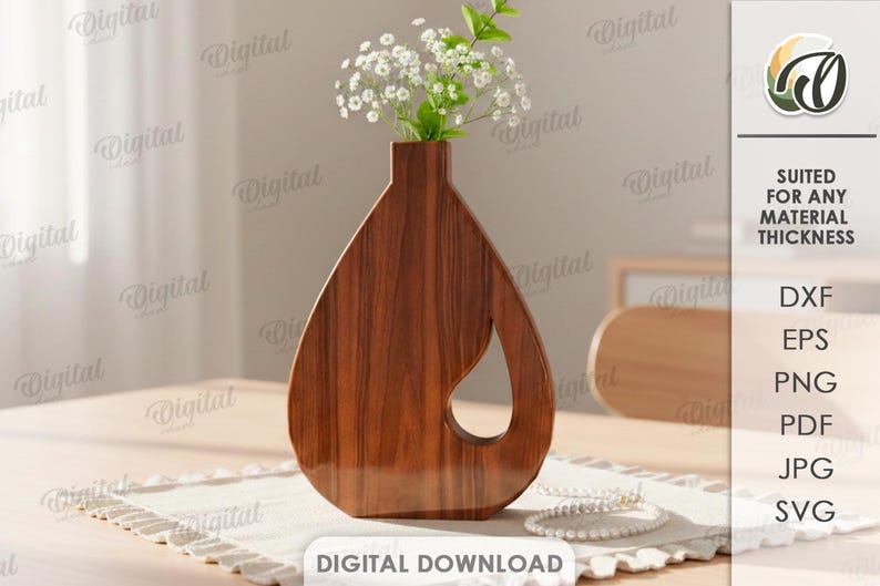 K&ouml;nnte beinhalten: Eine braune Holzvase mit Tropfendesign und Aussparung, gef&uuml;llt mit wei&szlig;en Blumen. Die Vase hat eine satte braune Farbe und steht auf einem cremefarbenen Platzset. Der Text "DIGITALER DOWNLOAD" ist ebenfalls enthalten.