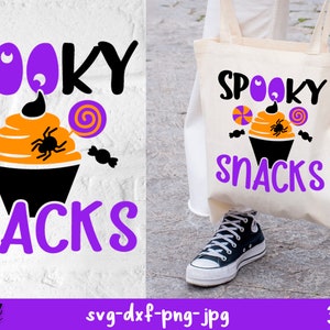 Op de afbeelding: Een paarse en oranje Halloween-tas met de tekst "Spooky Snacks" en een cupcake met een spin erop.