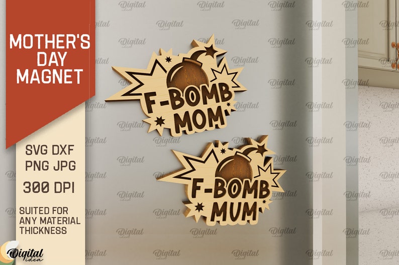 Może przedstawiać: Dwa drewniane wycięcia bomby z tekstem "F-Bomb Mom" i "F-Bomb Mum" w stylu komiksowym. Wycięcia znajdują się na jasnoszarym tle.