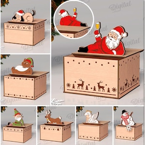 Peut inclure: Une collection de dix boîtes en bois découpées au laser, chacune ornée d'un personnage de Noël différent. Les boîtes sont de couleur marron clair avec des motifs décoratifs. Les personnages incluent le Père Noël, un ours polaire, un chien et un elfe. Les boîtes mesurent 3 mm de large.