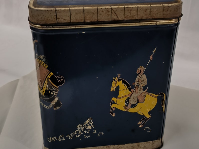 Boite couvercle grande théière à thé gobelin bleu motifs indiens 1950 1960 pièce de collection image 4