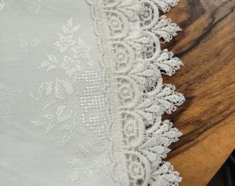 Heavy large oval damask tablecloth with Plauern lace hem 2.20 m x 2 m