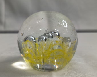 Boule presse-papier en verre de Murano