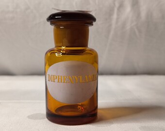 Bottiglia da farmacia "Difenilammina" del 1900 con coperchio in vetro smaltato