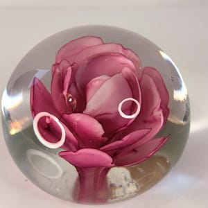 Paperweight paperweight glass flower pink