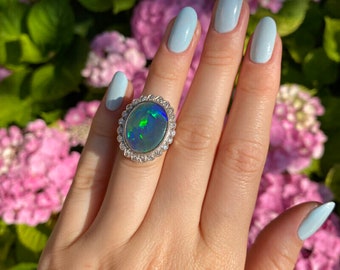 Seltener schwarzer Opal Ring mit Natürlichen Diamanten in 18K Weißgold