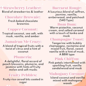 Puede incluir: Una tabla informativa de color rosa claro titulada Scent List, que presenta dos columnas de texto que describen varios perfiles de fragancias, incluyendo Strawberry Leather, Baccarat Rouge, Chocolate Brownie, Bum Bum, Copper Coconut, Champagne Toast, Jamaican Me Crazy, Pink Chiffon, Plumeria, Fruity Pebbles y Mahogany Coconut.