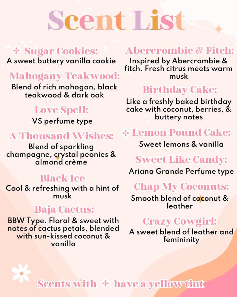 Puede incluir: Una tabla informativa de color rosa claro titulada Scent List que presenta una lista de nombres de fragancias y descripciones que incluyen Sugar Cookies, Mahogany Teakwood, Love Spell, A Thousand Wishes, Black Ice, Baja Cactus, Abercrombie & Fitch, Birthday Cake, Lemon Pound Cake, Sweet Like Candy, Chap My Coconuts y Crazy Cowgirl.
