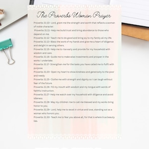 Peut inclure: Document PDF imprimable avec le texte "BIBLE STUDY PRINTABLES". Il présente "The Proverbs Woman Prayer" avec des versets de Proverbes 31. Le bas du document indique "PDF-2 SIZES".