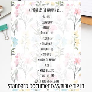 Peut inclure: Document imprimable avec le texte "BIBLE PRINTABLES" en haut. Le document énumère les qualités d'une femme de Proverbes 31, telles que "valorisée" et "digne de confiance", entouré d'un motif floral. Disponible en fichiers PDF.