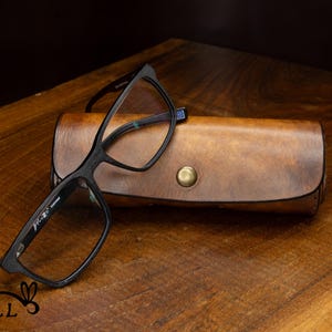Étui à lunettes en cuir teint à la main – Porte-lunettes unique – Cadeau en cuir personnalisé – Fabrication sur mesure
