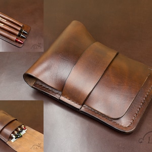 Leather case with a pull-out divider for 4 fountain pens