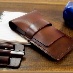 Dark cocoa leather case with a pull-out divider for 3 fountain pens