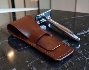 Rasiermesseretui aus Leder in dunkelbrauner Farbe