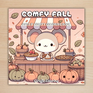 Puede incluir: Portada de un libro para colorear "Comfy Fall" con un simpático personaje de ratón en un puesto de mercado otoñal. La ilustración incluye calabazas, tartas, manzanas y el texto "Cute & Comfy Coloring Book" y "Giraffe Coloring". La paleta de colores es cálida.