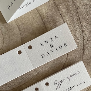 Bigliettini classici personalizzabili per bomboniere e confetti. Bigliettini per matrimonio, battesimo, comunione, cresima, laurea.