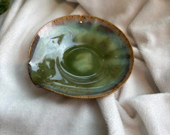 Reposacucharas pequeño esmaltado hecho a torno