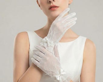 White Tulle Bridal Gloves – Short Pearl Bow Wedding Accessory