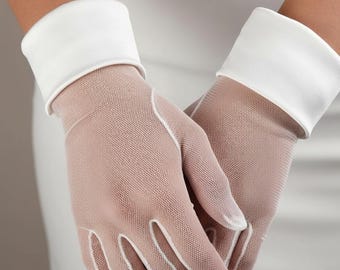 Vintage Style White Mesh Gloves – Elegant Party Accessories