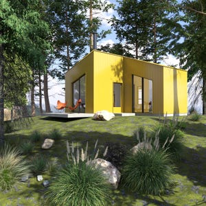 Pode incluir: Uma cabana amarela moderna com grandes janelas e um pequeno terraço. Duas cadeiras laranja estão no terraço. A cabana é cercada por árvores e grama verde. Uma grande rocha fica perto do terraço.
